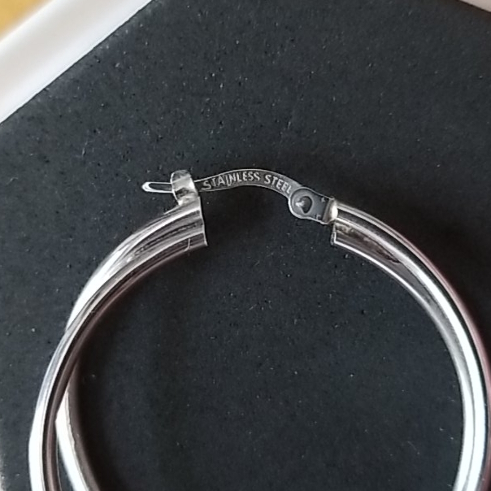 <ITALY MILOR> Criss-Crossed Stainless Steel Hoops - Picture 4 of 16